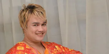 Tata Liem Tak Segan Rangkul Artis Senasib Dengan Novi Amalia