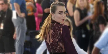 Tatapan Cara Delevingne Ini Bikin Hati Pria 'Jatuh Tersungkur'