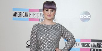 Tato Baru Kelly Osbourne, Siap-Siap Geleng Kepala!