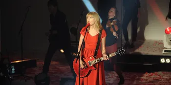 Taylor Swift dan Ellie Goulding Kompak Dalam Bermusik