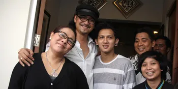 Teman-Teman Mengira Nunung Dirawat di Jakarta