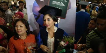 Temani Jessica Mila Wisuda, Mischa Chandrawinata Sekedar Teman?