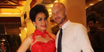 Tempat Tinggal Baru Melanie Richardo - Tyson, Rumah Bambu