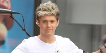 Temukan 'Kembaran', Niall Horan Pamer Ciuman Mesra