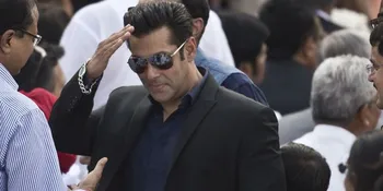 Terbawa Perasaan, Salman Khan Bikin Mewek Ayah Ranbir Kapoor