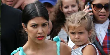 Terhantam Pintu Mobil, Anak Kourtney Kardashian Jatuh & Menangis