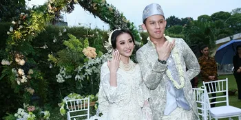 Teringat Almarhum Ayah, Rinni Wulandari Menangis Saat Menikah