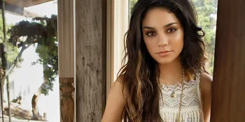 Terinspirasi Spring Breakers, Vanessa Hudgens Rilis Video Berbikini