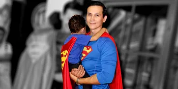 Terlalu Cinta, Anak Marcellino Lefrandt Sulit Lepas Baju Superman
