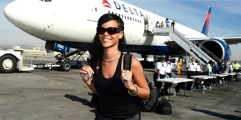 Terlambat, Rihanna Disambut Ejekan Penggemar