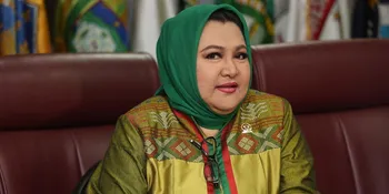 Terlihat Baik, Denada Ternyata Sudah Pisah Kamar Sejak Tahun Lalu