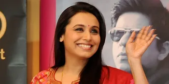 Terlihat Lebih Muda, Rani Mukherjee Tampil Super Menggoda