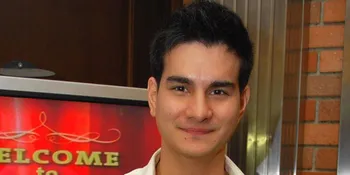 Ternyata, Cewek Yang Foto Mesra dengan Steve Emmanuel Seorang Transgender