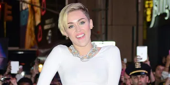 Ternyata Miley Cyrus Sempat Menduakan Liam Hemsworth
