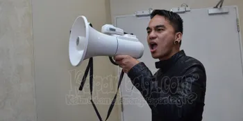 Ternyata Personil Ungu Sering Cek - Cok