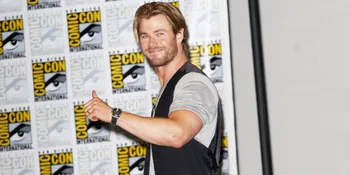 Ternyata, Saat Tidur Chris Hemsworth Lebih Suka Telanjang