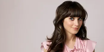 Ternyata Zooey Deschanel Doyan Ngobrol Dengan Handphone!