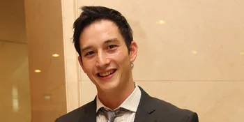 Terpisah Jarak, Mike Lewis Temui Anak Dua Minggu Sekali