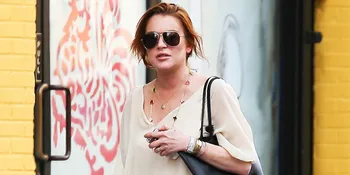 Tertangkap Kamera Bawa Alquran, Lindsay Lohan Jadi Mualaf?