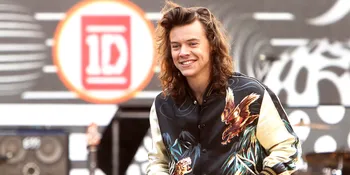 Tertangkap Kamera! Harry Styles Ketahuan Kencani Gadis Misterius