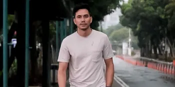 Tetap Sehat dan Bugar di Tengah Pandemi, Ini yang Dilakukan Darius Sinathrya