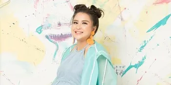 Tetap Seru Selama di Rumah, Putri Titian Ajak Kedua Anaknya Berkebun Menanam Bayam dan Bunga Matahari