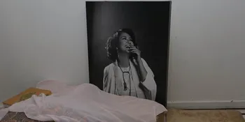 Tiba di Rumah Duka, Tangis Haru Anggota Keluarga Menyambut Kedatangan Jenazah Ria Irawan