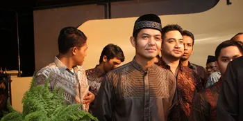 Tidak Ada Tukar Cincin di Lamaran Dude Harlino