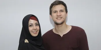 Tidur di Pelukan Risty Tagor, Baby Arka Lucu &#38; Ganteng Abis!