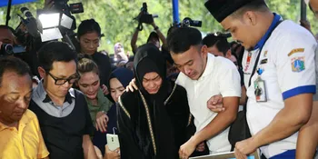 Tiga Hari Julia Perez Berpulang, Ruben Onsu Kunjungi Makam