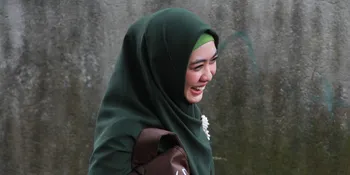 Tiga Minggu, Bayi Oki Setiana Dewi Berhijab dan Jadi Mujahidah