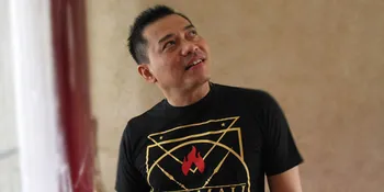 Tiga Wanita Cantik Sambangi Anang di Kota Malang