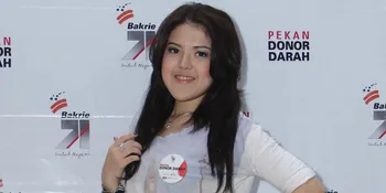 Tina Toon Baru Pertama Kali Warnai Rambut