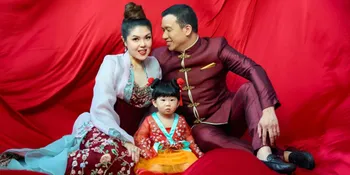 Tina Toon Tunjukkan Wajah Anak Pertama Setelah Setahun Lebih Disembunyikan