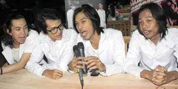 Tiru Sonny J-Rocks, Dicky Zeanine Bangga