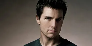 Tom Cruise Ternyata Penggila Helikopter Mainan