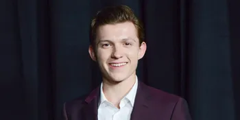 Tom Holland Posting Foto Selfie Pertama 'Bareng' Spiderman
