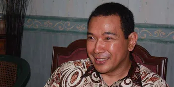 Tommy Soeharto Raih Gelar Sarjana Hukum