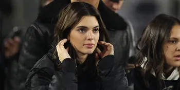 Topless - Pakai Wig Super Panjang, Kendall Jenner Malah Bikin Ngeri di Pemotretan Terbaru