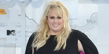Totalitas! Rebel Wilson Rela Mati Demi 'PITCH PERFECT 2'