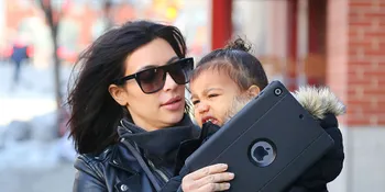 Tragis, Mobil Kim Kardashian dan North West Masuk ke Selokan