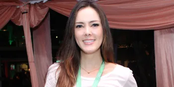 Traveling, Cathy Sharon Biasakan Anak Naik Pesawat