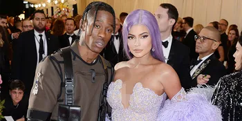Travis Scott Tertangkap Hangout Bareng Kylie Jenner &#38; Keluarga Kardashian