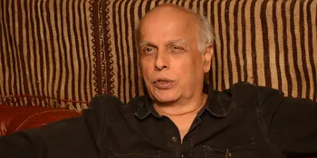 Trend Baru, Mahesh Bhatt Terima Tantangan 'Rice Bucket Challenge'
