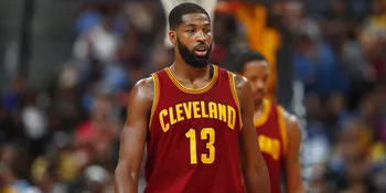 Tristan Thompson Unggah Foto Baby True Saat Pose Bareng Anak Sulungnya