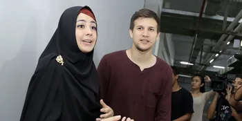 Tulis Pesan Tentang Derita, Stuart Collin Sindir Risty Tagor?