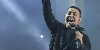 Tulus Ajak Temannya yang Berkebutuhan Khusus Tampil di Konser Monokrom Jakarta
