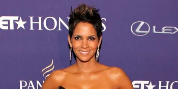 Tunangan Halle Berry Hampir Tendang Paparazi