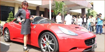 Tunggangi Ferrari, Nomor Mobil Roro Fitria Tak Terdaftar Resmi?