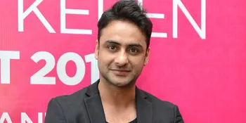 Tunggu Suami Tiba di Rumah, Istri Rohit Bhardwaj Selfie Cantik